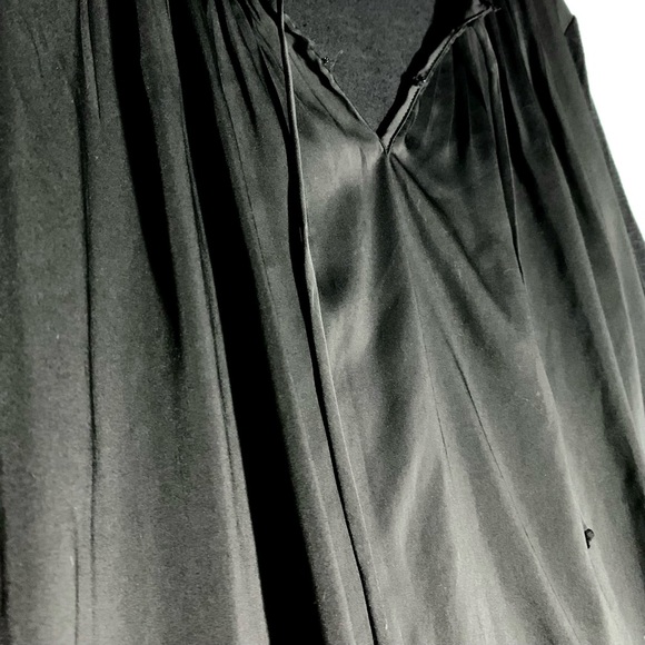 Chelsea & Theodore Black V-Neck Oversized Peasant Blouse - Picture 3 of 5